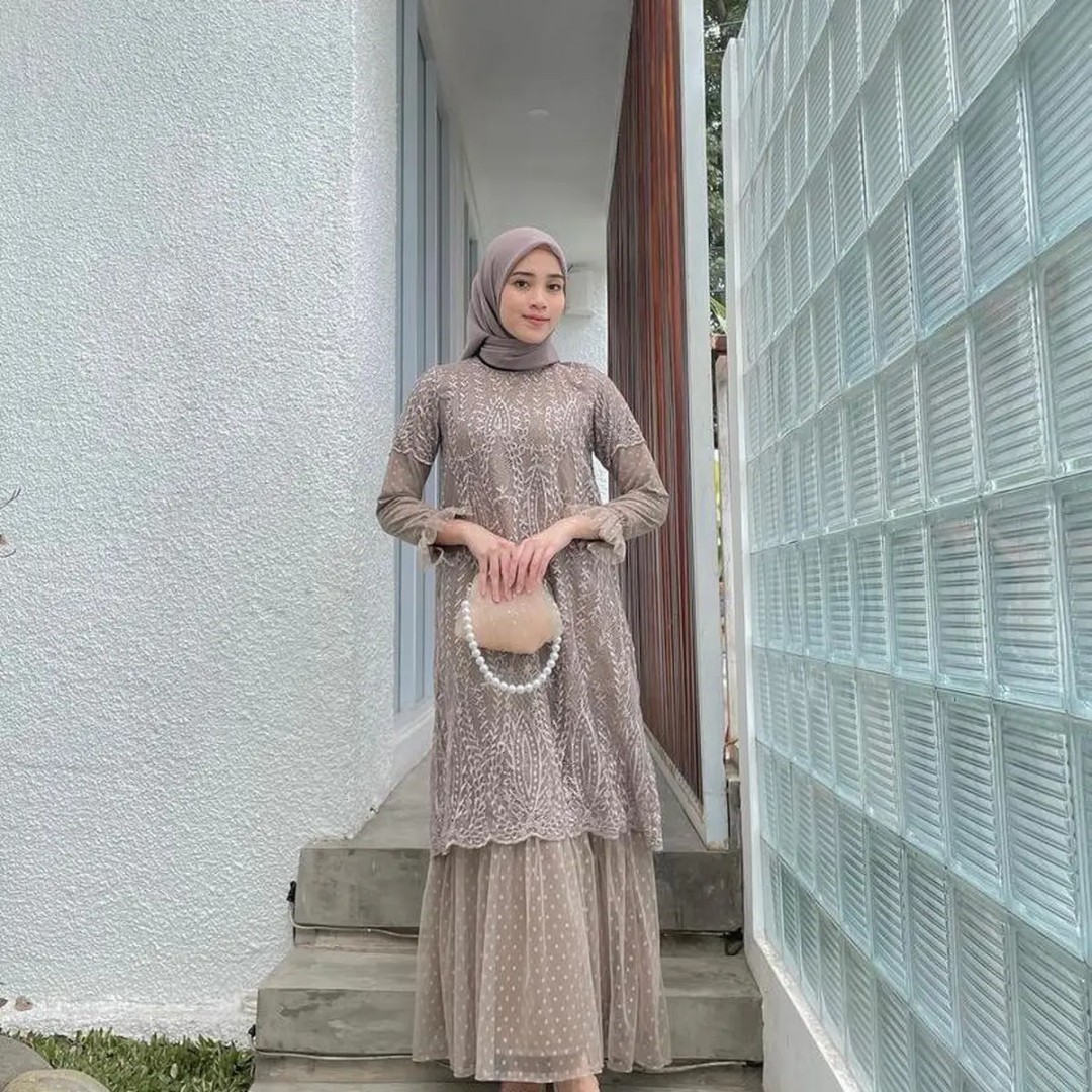 model gamis brokat simple elegan